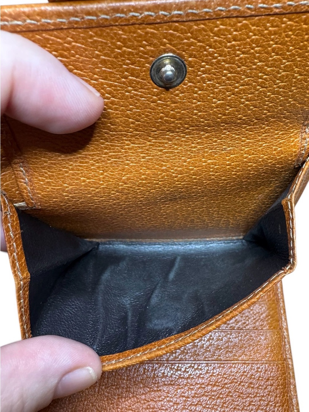 Gucci Abbey Compact GG Canvas Compact Wallet - Picture 10 of 11